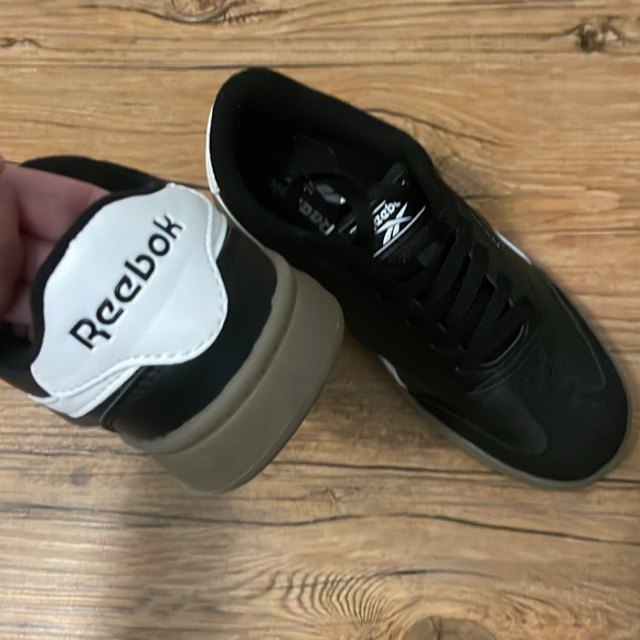 Reebok shoes - Picture 3 of 3
